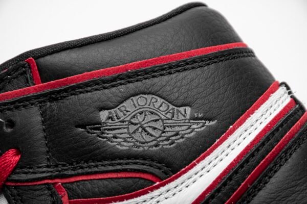 Air Jordan 1 High Bloodline