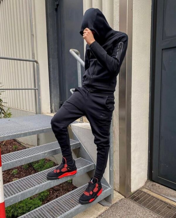 Nike Tech Fleece Negro