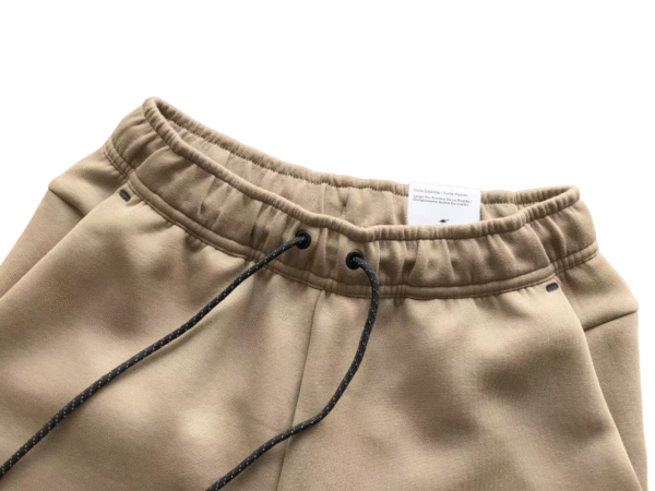 Pantalón Corto Nike Tech Fleece Beige